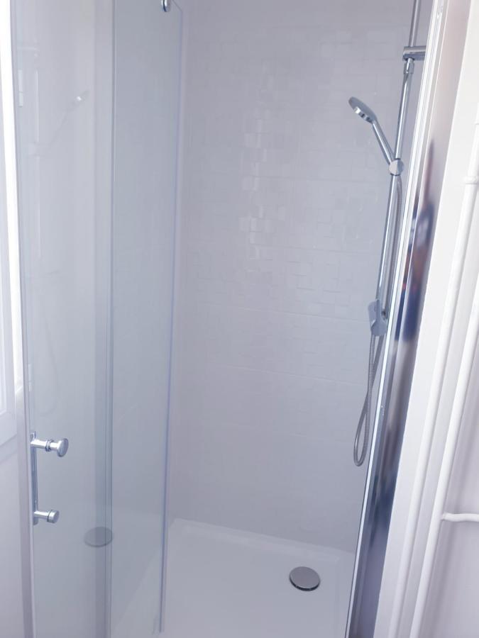 Seaside Haven: Private Room with Ocean View and Convenient Transport Links Nice Exterior photo