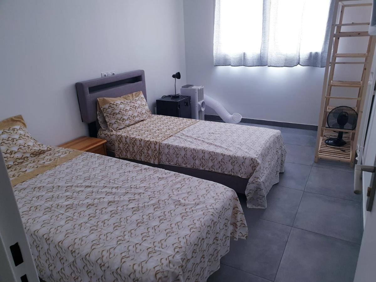 Seaside Haven: Private Room with Ocean View and Convenient Transport Links Nice Exterior photo