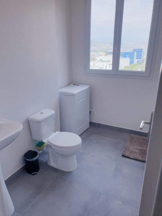 Seaside Haven: Private Room with Ocean View and Convenient Transport Links Nice Exterior photo