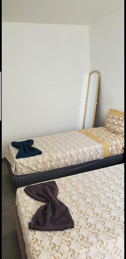 Seaside Haven: Private Room with Ocean View and Convenient Transport Links Nice Exterior photo