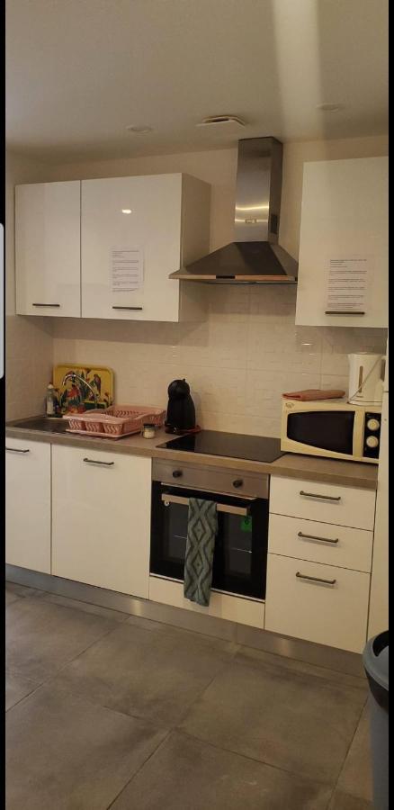 Seaside Haven: Private Room with Ocean View and Convenient Transport Links Nice Exterior photo